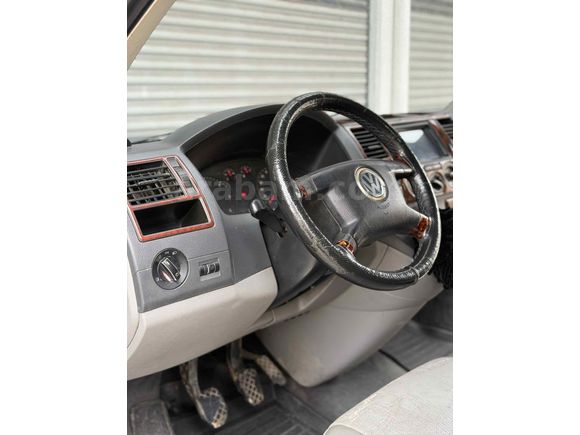 Volkswagen Transporter 2.5 TDI Camlı 