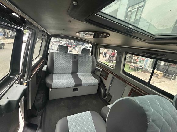 Volkswagen Transporter 2.5 TDI Camlı 