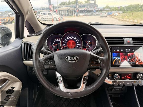 SAMİOĞULLARINDAN 2013 MD KİA RİO 1.4 CRDİ 6 İLERİ SİYAH+KREM