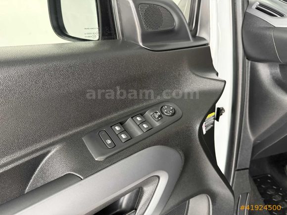 2025 OPEL COMBO - ULTIMATE - CAM TAVAN - 28 BİN KM - BOYASIZ
