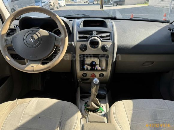 2006 RENAULT MEGAN 1.5 DCİ PİRİVİLEGE DEĞİŞENSİZ AİLE ARACI