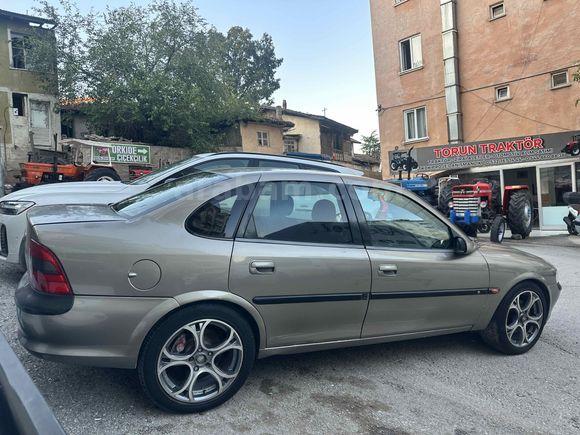 TORUN TRAKTÖR ve AUTO dan 1997 MODEL OPEL VECTRA 