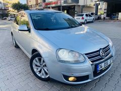 Galeriden Volkswagen Jetta 1.6 TDi Comfortline 2010 Model  Otomatik sanruflu 