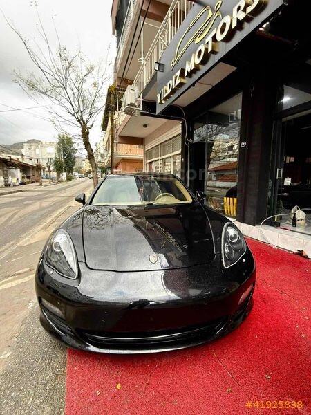 Galeriden Porsche Panamera Diesel 2012 Model İzmir 331.000 km Siyah