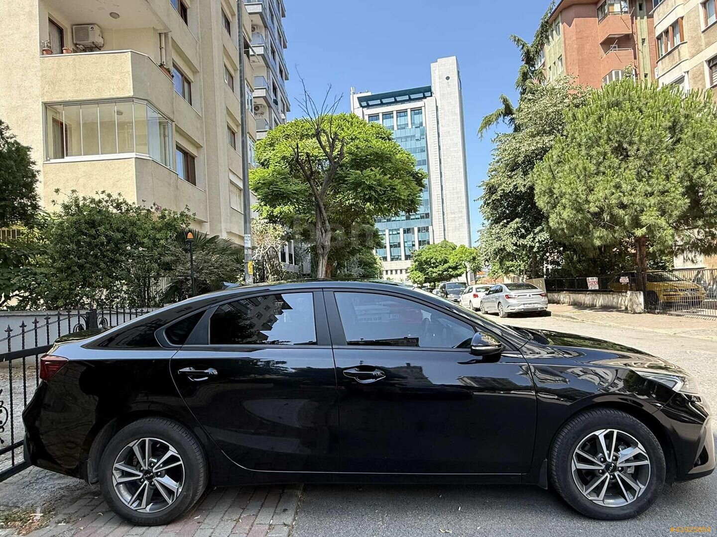 Galeriden Kia Cerato 1.6 MPI Elegance 2024 Model İstanbul 44.000 km Siyah 3
