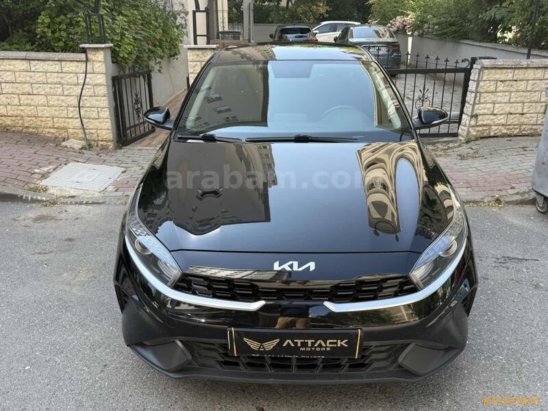Galeriden Kia Cerato 1.6 MPI Elegance 2024 Model İstanbul 44.000 km Siyah