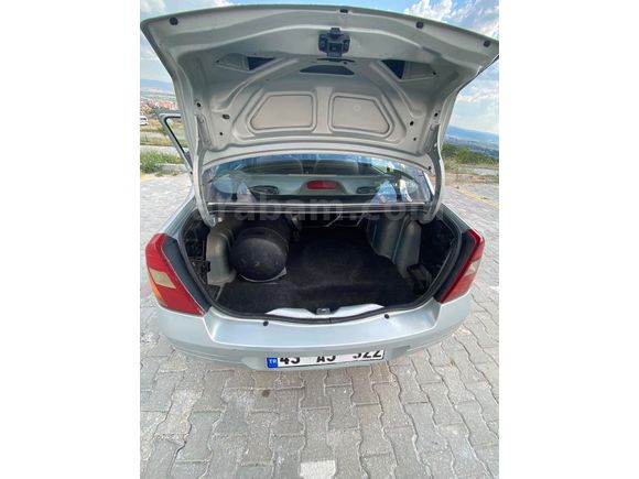 Galeriden Renault Clio 1.4 RNA 2000 Model Kütahya