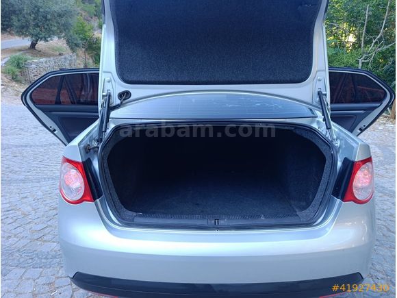 HATASIZ AYARIN DA DÜŞÜK KM DE CAM GİBİ JETTA