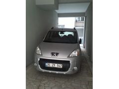 Sahibinden Peugeot Partner 1.6 HDI Comfort 2010 Model İzmir 33.500 km Gri (Gümüş)
