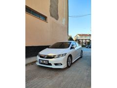Sahibinden Honda Civic 1.6 Premium 2012 Model  245.000 km Beyaz