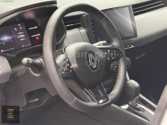 EMEK/2024 MODEL RENAULT CLİO OTOMATİK TESLA EKRAN 69 BİNDE