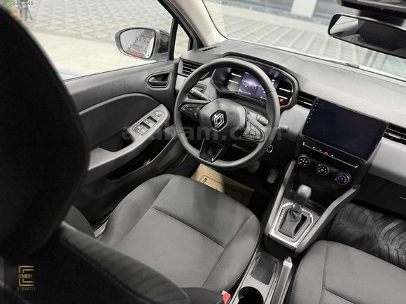 EMEK/2024 MODEL RENAULT CLİO OTOMATİK TESLA EKRAN 69 BİNDE