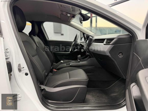 EMEK/2024 MODEL RENAULT CLİO OTOMATİK TESLA EKRAN 69 BİNDE