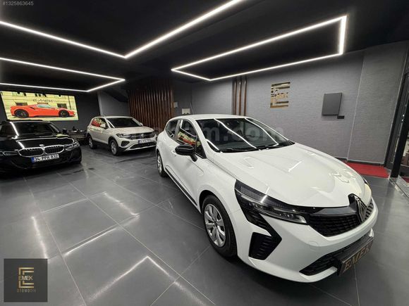 EMEK/2024 MODEL RENAULT CLİO OTOMATİK TESLA EKRAN 69 BİNDE