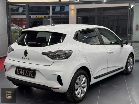 EMEK/2024 MODEL RENAULT CLİO OTOMATİK TESLA EKRAN 69 BİNDE