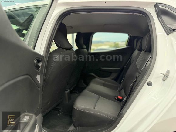 EMEK/2024 MODEL RENAULT CLİO OTOMATİK TESLA EKRAN 69 BİNDE
