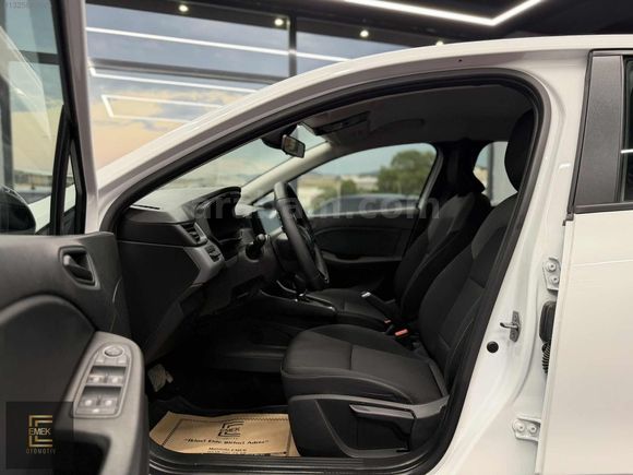 EMEK/2024 MODEL RENAULT CLİO OTOMATİK TESLA EKRAN 69 BİNDE
