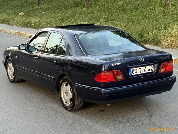 OTOMATİK SANROOFLU E200 VADE TAKAS OLUR