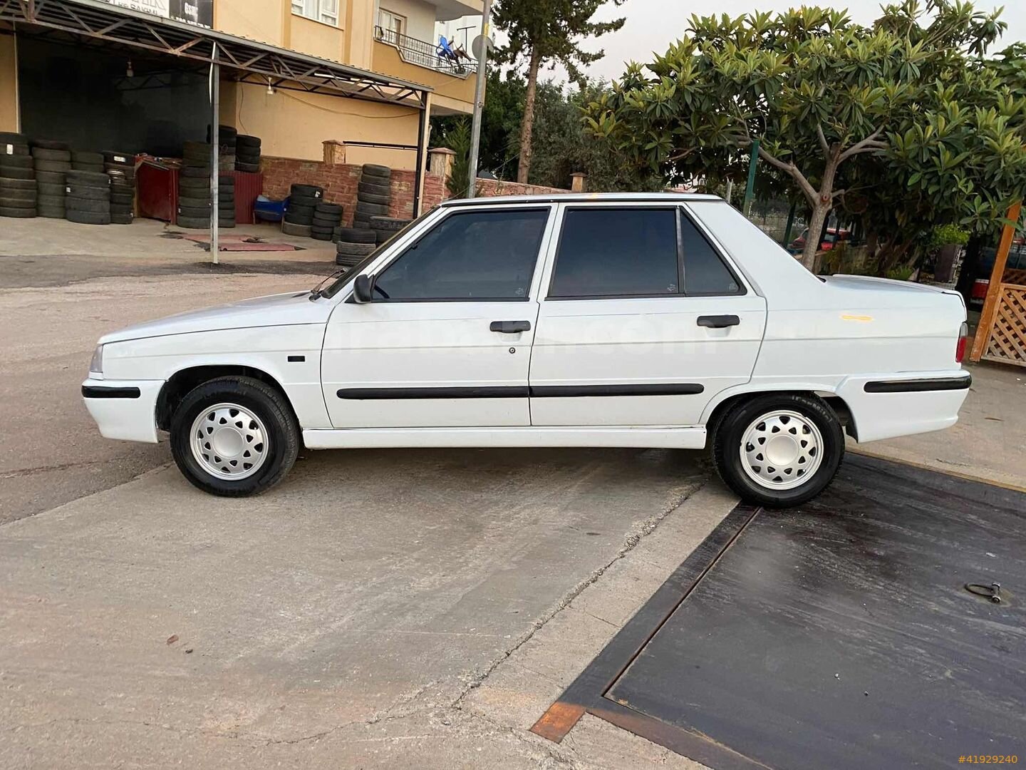 Galeriden Renault R 9 1.4 Broadway RN 1997 Model Adana 11.111 km Beyaz 1