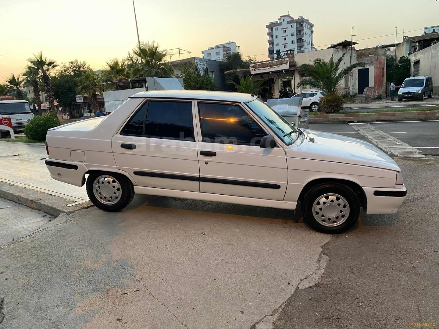 Galeriden Renault R 9 1.4 Broadway RN 1997 Model Adana 11.111 km Beyaz 2