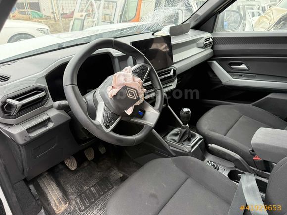 2025 RENAULT DUSTER 1.2 EVOLUTION M.HYBRID 4X4 17.000 KM'DE