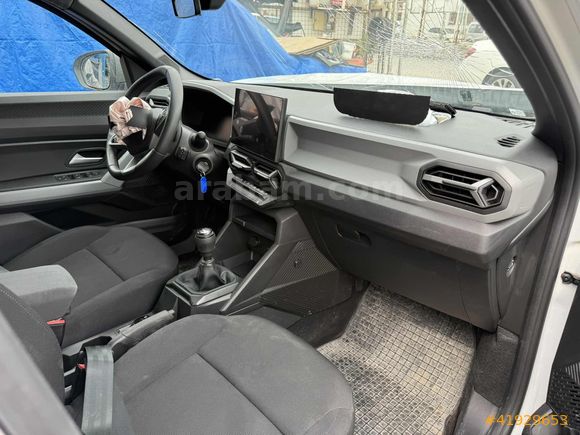 2025 RENAULT DUSTER 1.2 EVOLUTION M.HYBRID 4X4 17.000 KM'DE