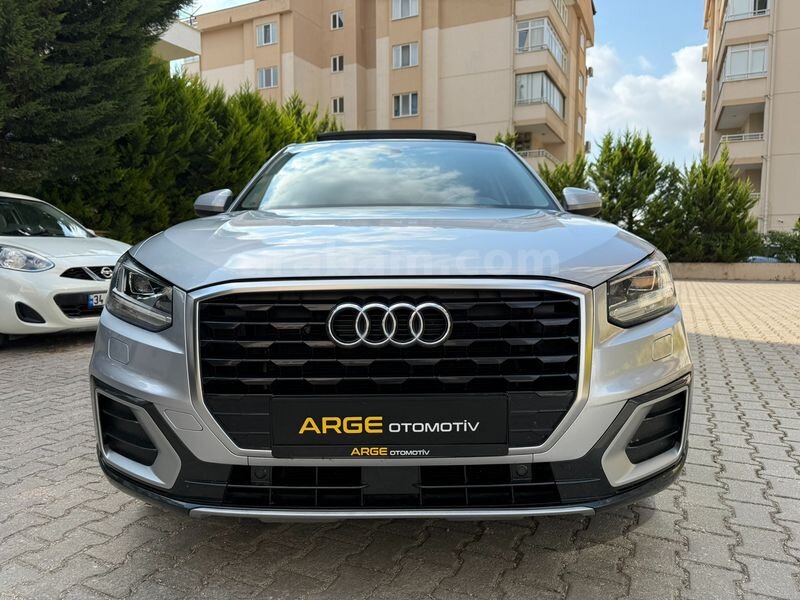 Galeriden Audi Q2 30 TDI Design 2020 Model Bursa 88.000 km Gri (Gümüş)