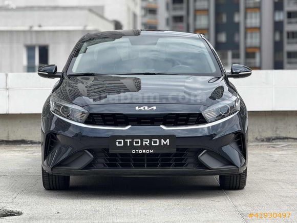 OTOROM 2023'Model Kia Cerato Elegance 36.000KM Hatasız
