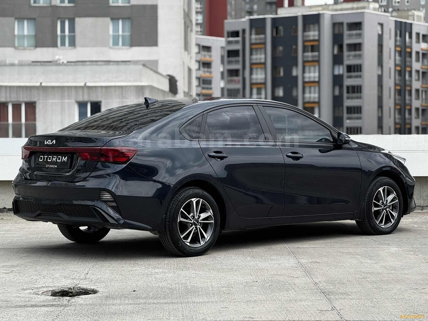 Galeriden Kia Cerato 1.6 MPI Elegance 2023 Model İstanbul 36.000 km Mavi 3