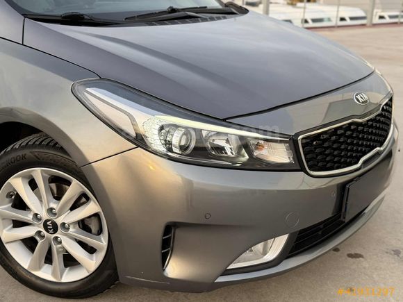 2017 CERATO 1.6 CRDI CONCEPT TECHNO PLUS SUNROOF DCT DEĞİŞENSİZ