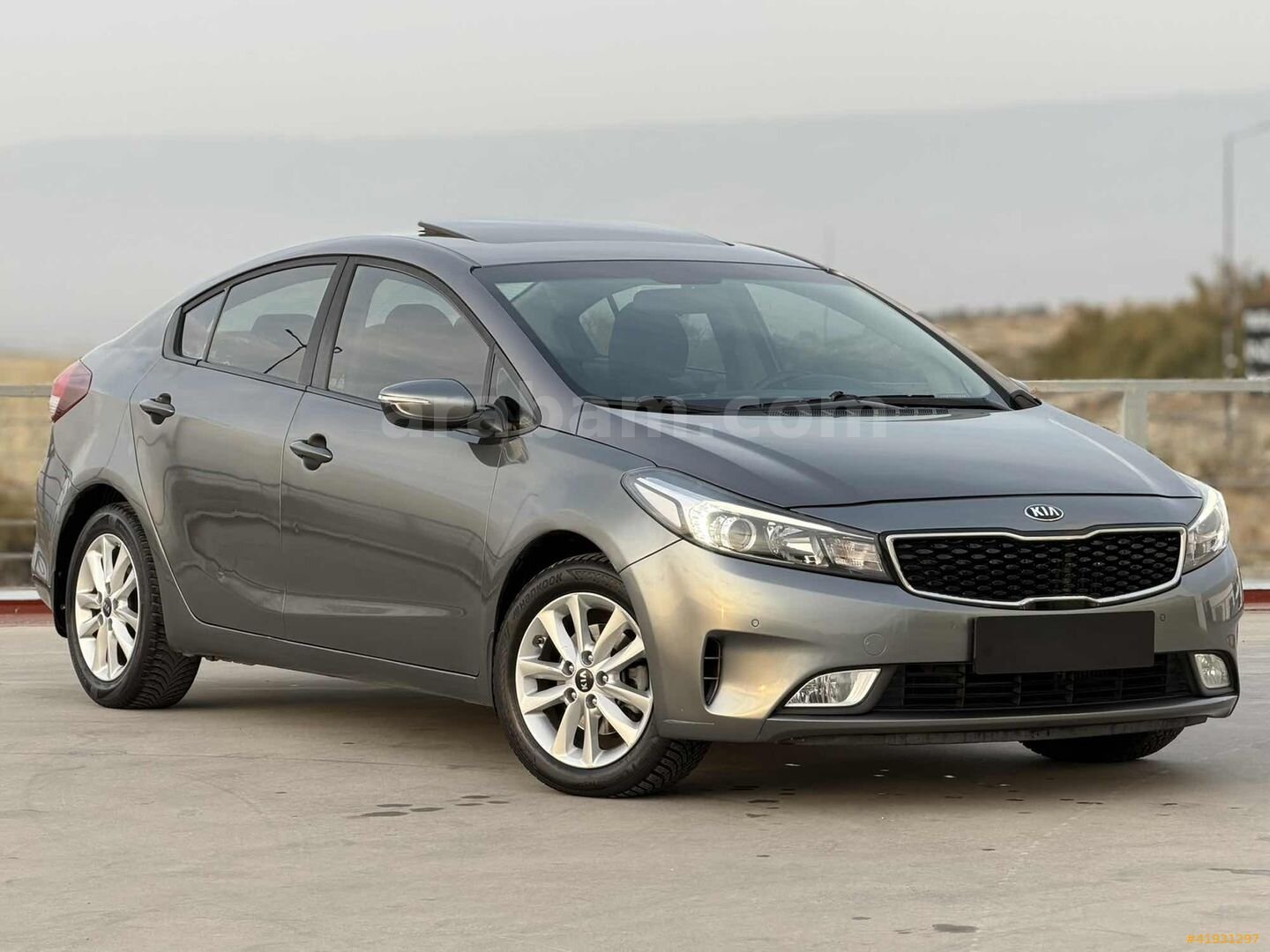 Galeriden Kia Cerato 1.6 CRDi Concept Techno 2017 Model Denizli 205.000 km Beyaz 1