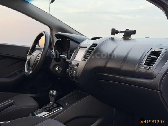 2017 CERATO 1.6 CRDI CONCEPT TECHNO PLUS SUNROOF DCT DEĞİŞENSİZ