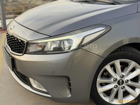 2017 CERATO 1.6 CRDI CONCEPT TECHNO PLUS SUNROOF DCT DEĞİŞENSİZ