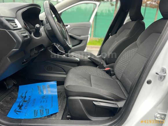 BOYASIZ 2023 CLİO 1.0 TCE TOUCH 107 BİNDE OTOMATİK