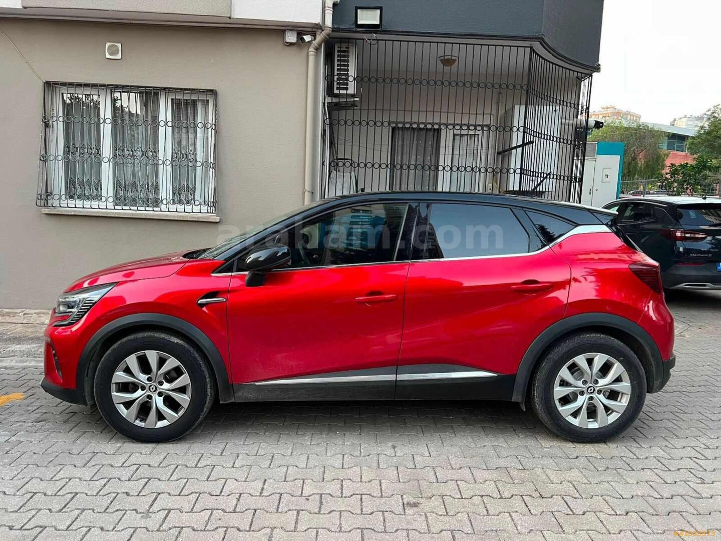 Galeriden Renault Captur 1.3 TCe Icon 2021 Model Adana 53.500 km Kırmızı 3