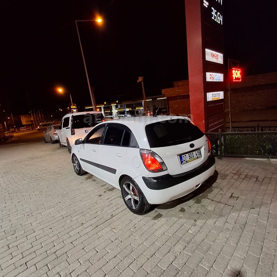Galeriden Kia Rio 1.5 CRDi EX Advance 2008 Model Siirt 305.000 km Beyaz 5