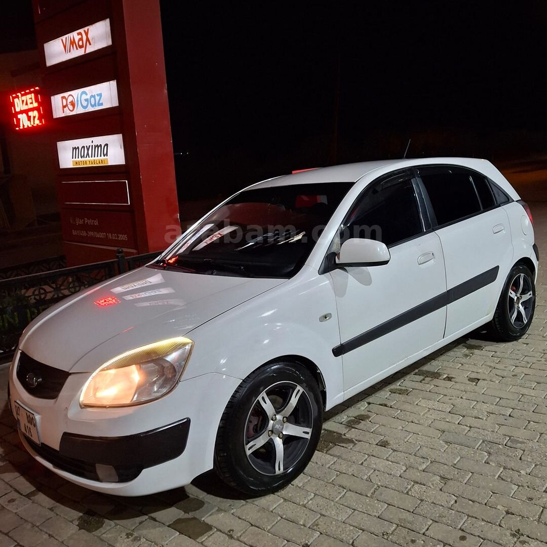 Galeriden Kia Rio 1.5 CRDi EX Advance 2008 Model Siirt 305.000 km Beyaz 3