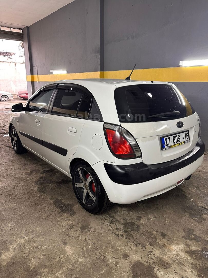 Galeriden Kia Rio 1.5 CRDi EX Advance 2008 Model Siirt 305.000 km Beyaz 4