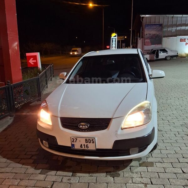 Galeriden Kia Rio 1.5 CRDi EX Advance 2008 Model Siirt 305.000 km Beyaz