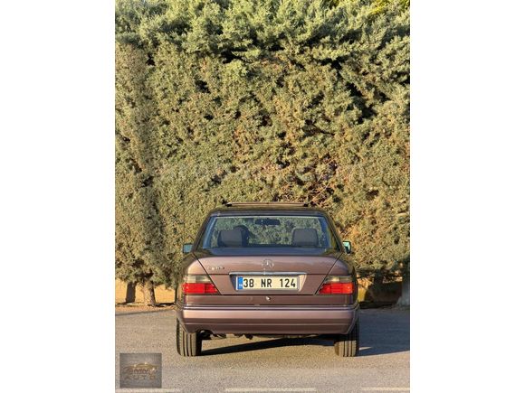 MMT AUTO'DAN W124 KOLEKSİYONLUK SAF BENZİN BORNİTE METALLİC