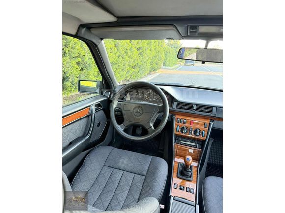 MMT AUTO'DAN W124 KOLEKSİYONLUK SAF BENZİN BORNİTE METALLİC