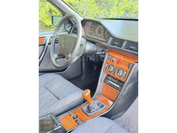 MMT AUTO'DAN W124 KOLEKSİYONLUK SAF BENZİN BORNİTE METALLİC