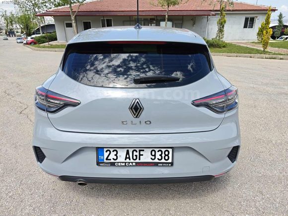 BOYASIZ DEĞİŞENSİZ-OTOMATİK 2023 CLİO-1.0 EQUİLİBRE -GARANTLİ