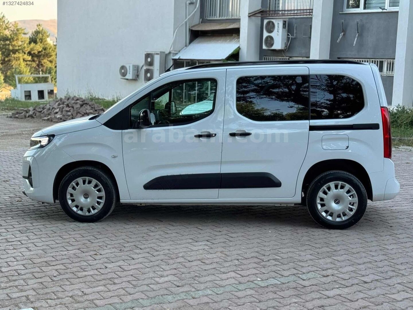 Galeriden Opel Combo 1.5 CDTI Essential 2025 Model Elazığ 42.000 km Beyaz 4