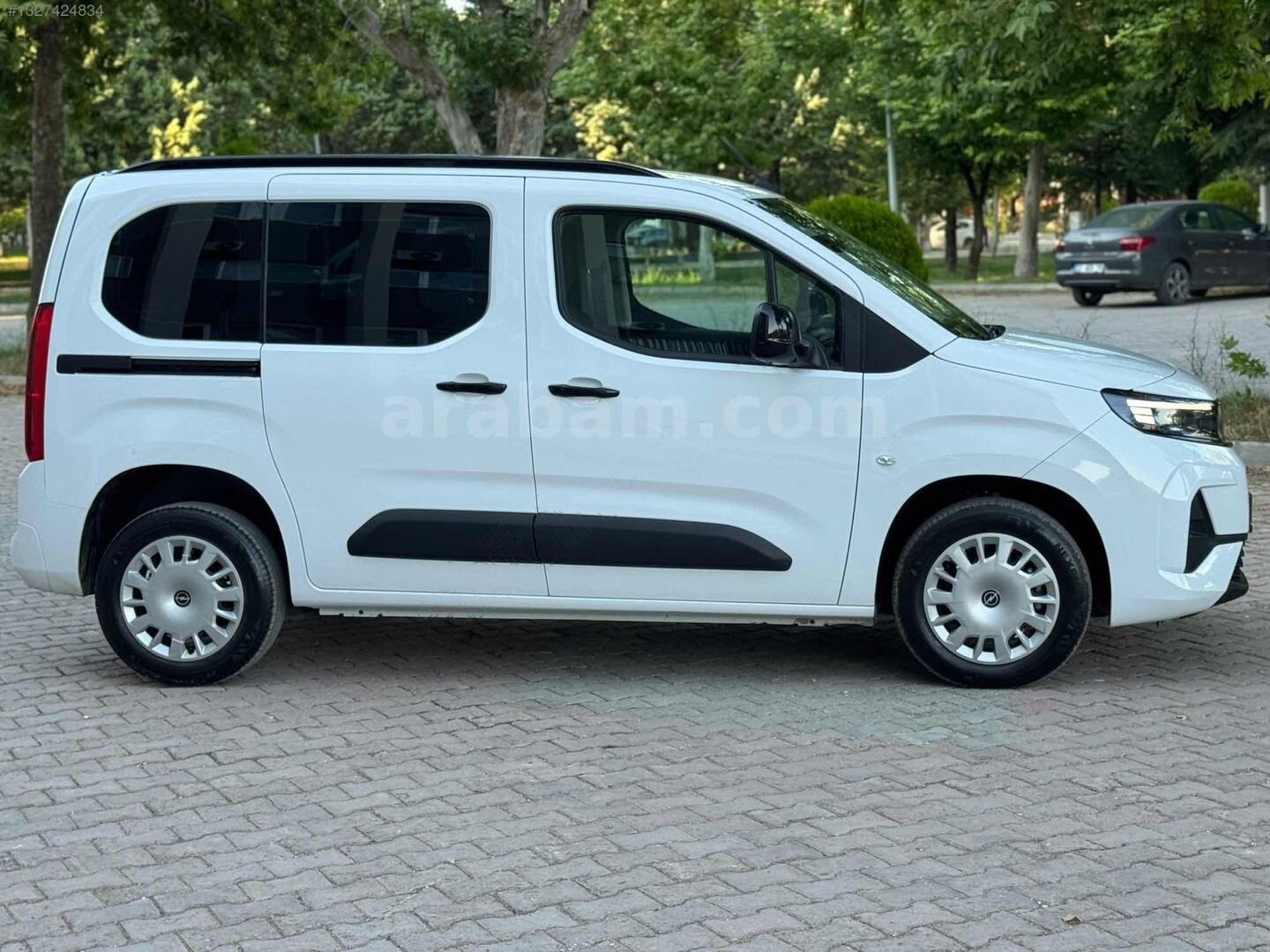 Galeriden Opel Combo 1.5 CDTI Essential 2025 Model Elazığ 42.000 km Beyaz 3
