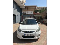 Sahibinden Hyundai Accent Blue 1.4 CVVT Prime 2012 Model  206.000 km Beyaz