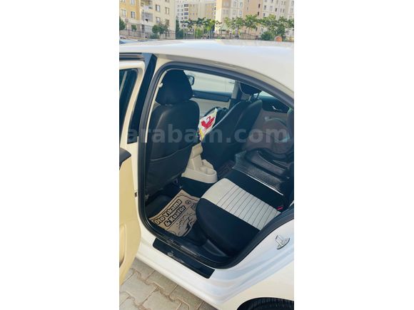 Temiz Aile Arabası Sahibinden Skoda Rapid 1.6 CR TDI Elegance 2013 Model 