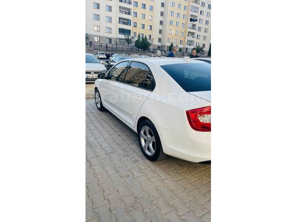 Temiz Aile Arabası Sahibinden Skoda Rapid 1.6 CR TDI Elegance 2013 Model 