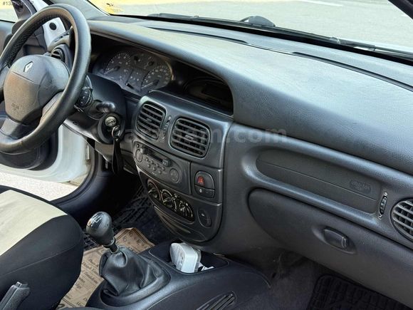 BAHAR AUTO'DAN 2003 MODEL HATASIZ BOYASIZ DÜŞÜK KM MEGANE 1