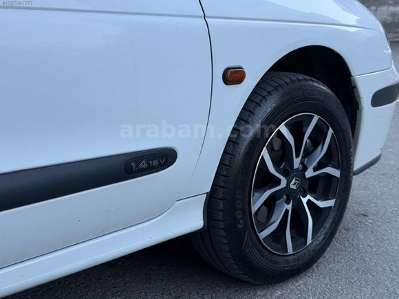 BAHAR AUTO'DAN 2003 MODEL HATASIZ BOYASIZ DÜŞÜK KM MEGANE 1